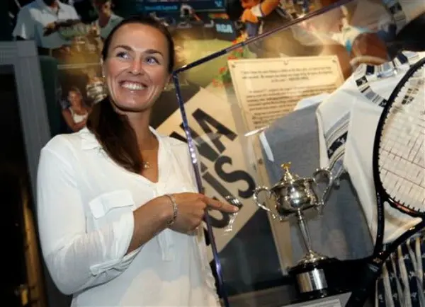 Martina Hingis regresará a las canchas