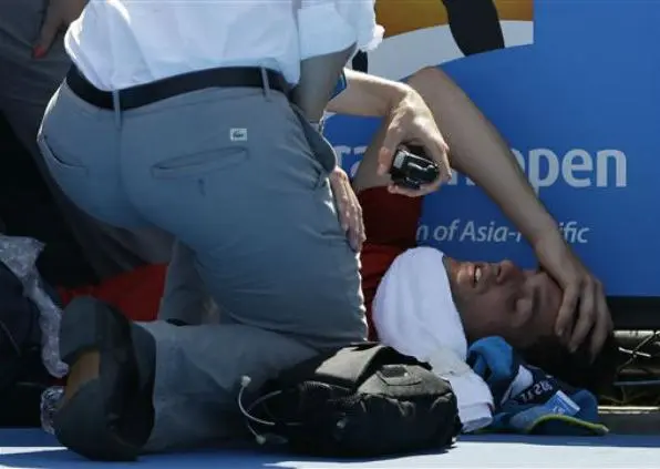 Altas temperaturas provocan desmayos en Abierto de Australia