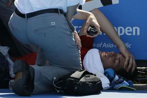 Altas temperaturas provocan desmayos en Abierto de Australia