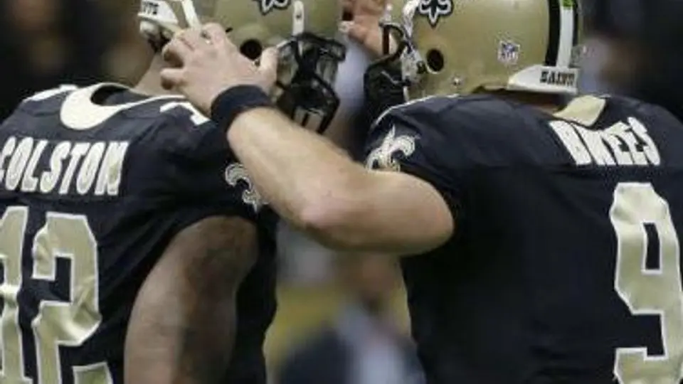 Brees guía a Santos al liderato solitario de su división