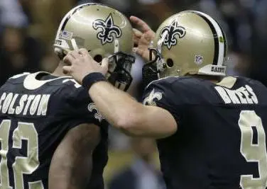 Brees guía a Santos al liderato solitario de su división