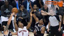 Nets derrota a Raptors y avanza con drama incluido