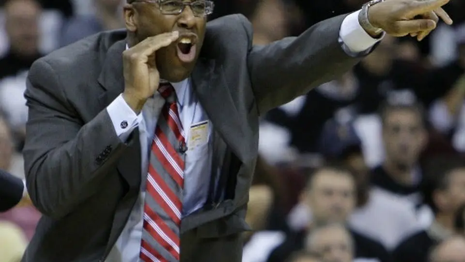 Cavaliers contratan nuevamente a Mike Brown