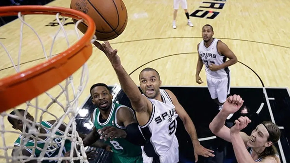 Spurs logra su octavo triunfo consecutivo