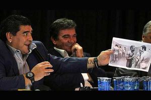 Maradona se burla del pene de Pelé