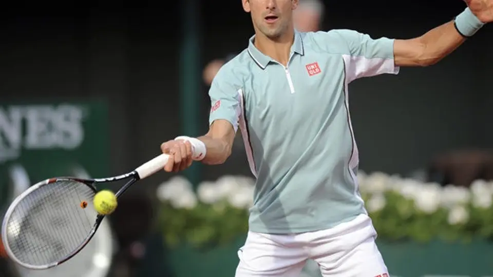 Djokovic debuta con triunfo en Roland Garros