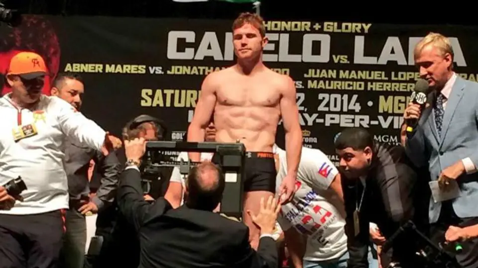 Canelo y Lara superan la báscula sin problemas
