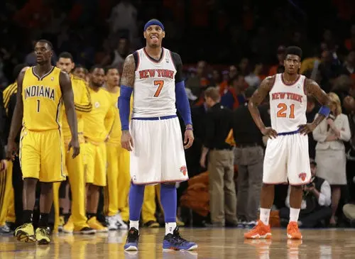 De la mano de Carmelo, Knicks ganan e igualan la serie