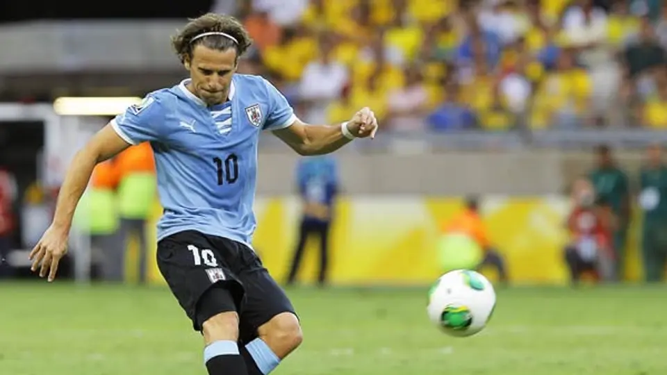 Forlán aplaza su luna de miel