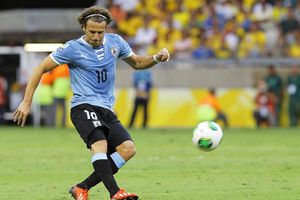 Forlán aplaza su luna de miel