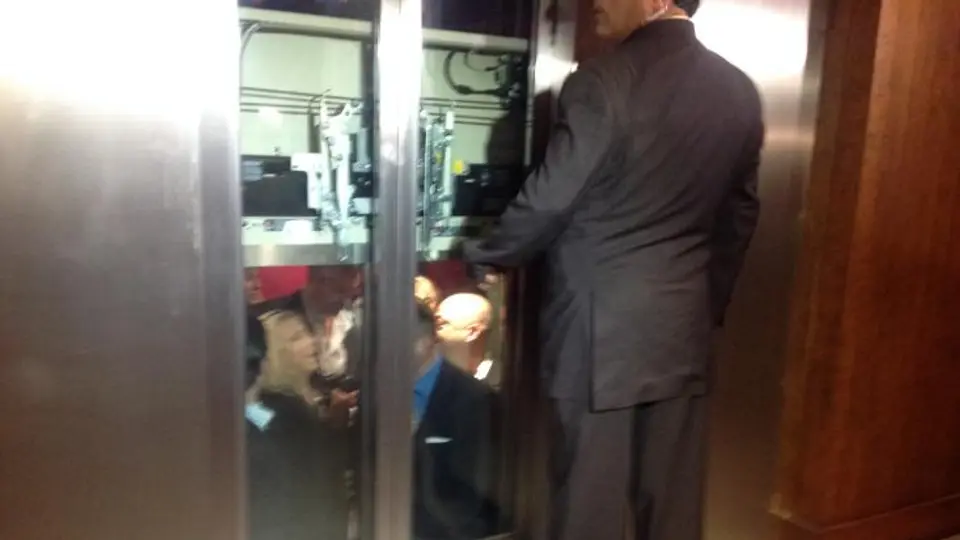 Alex Rodríguez, atrapado en un elevador