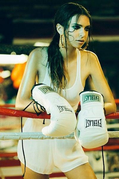 Ratajkowski luce irresistible con los guantes puestos y sudando en el cuadrilátero | ESPECIAL