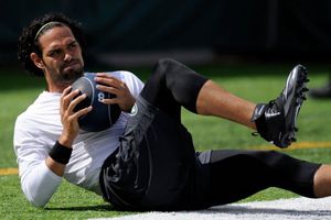 Mark Sánchez necesitaría cirugía en el hombro