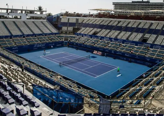 Trabajadores afinan detalles previo al Abierto Mexicano de Tenis