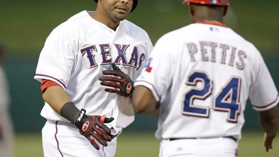 Rangers blanquea a los Yanquis