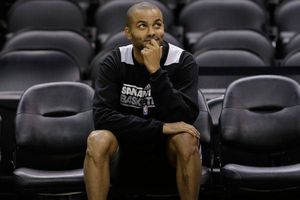 Parker sufre tirón muscular en la pierna derecha