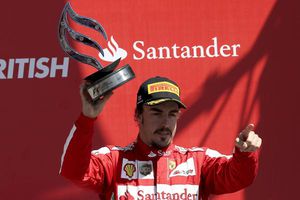 Fernando Alonso asegura que Ferrari debe mejorar