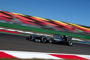 Hamilton acaba delante de Vettel en el segundo entrenamiento en Corea