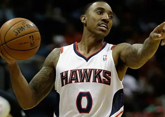 Jeff Teague anotó la canasta decisiva ante Cavaliers