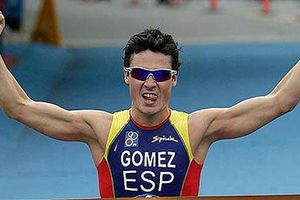 Javier Noya se proclama por tercera vez campeón del mundo de triatlón