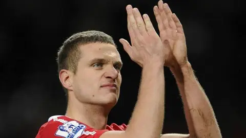 Vidic anuncia su salida del Manchester United