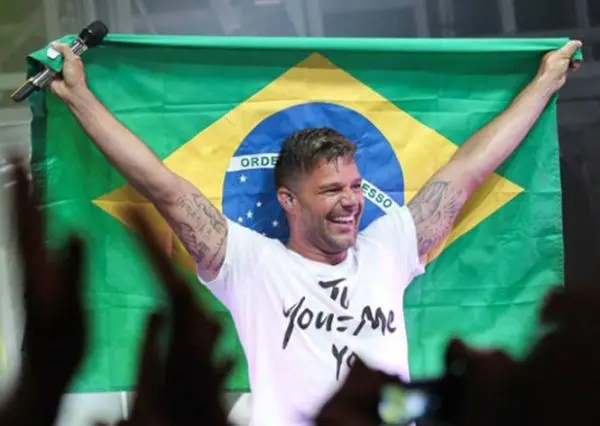 Ricky Martin llegó a Río para grabar video mundialista