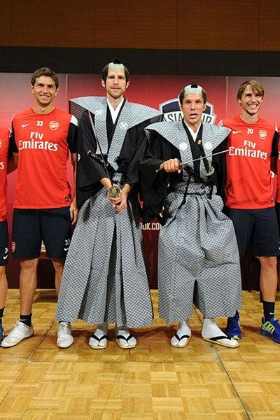 Los jugadores del Arsenal decidieron aprender un poco de la cultura local | ARSENAL FC