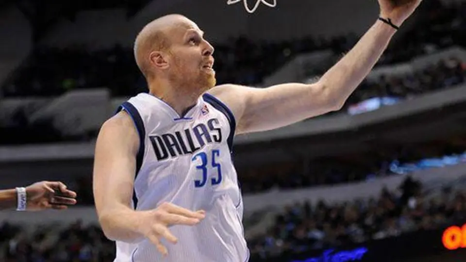 Lakers contratan a Chris Kaman por un año