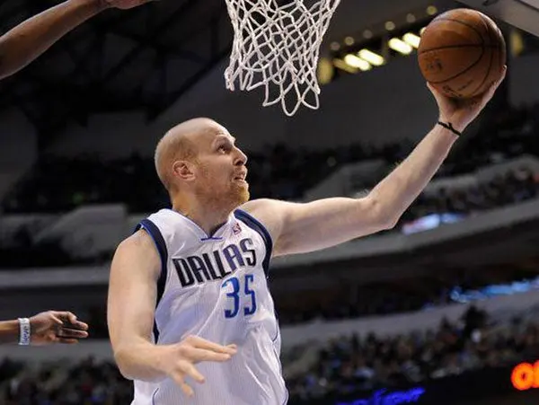 Lakers contratan a Chris Kaman por un año