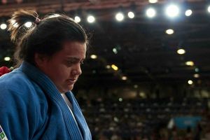 Vanessa Zambotti es atendida por síntomas de dengue