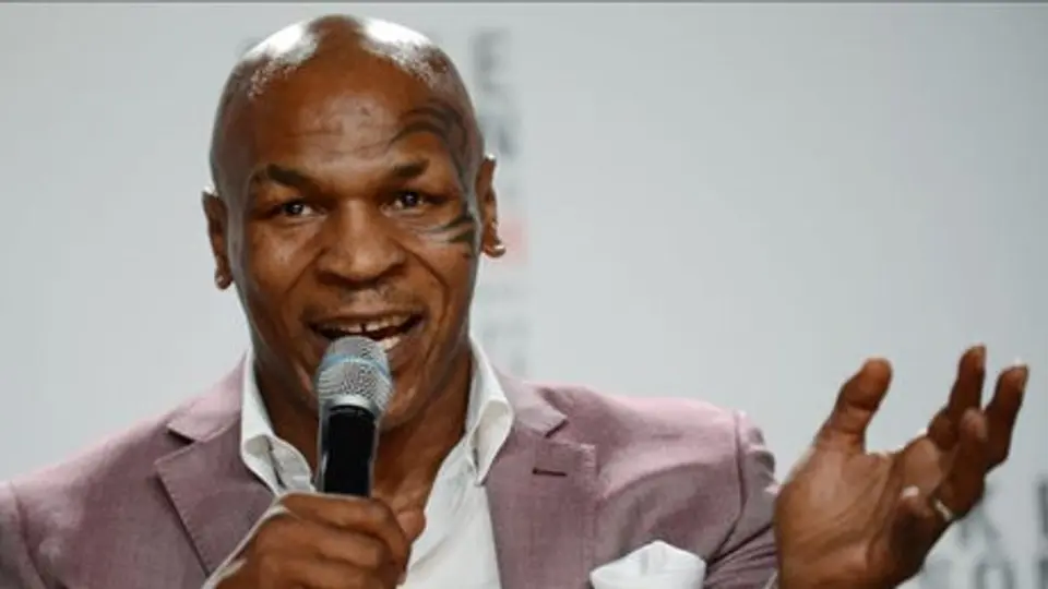 Tyson espera que Suárez se arregle con Ivanovic