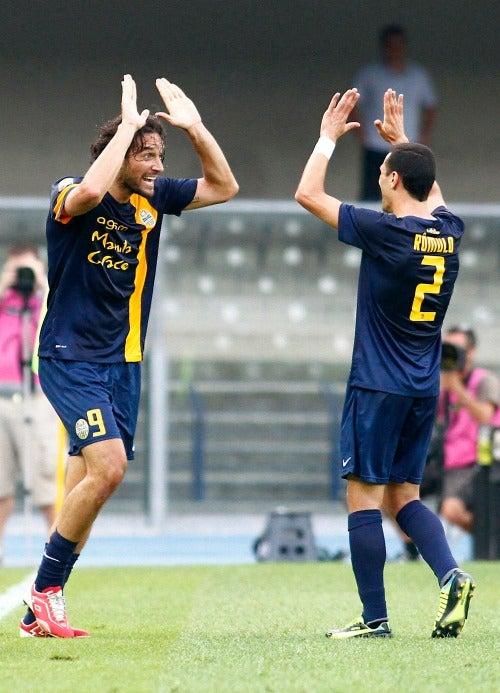 Luca Toni consiguió la igualada para el Hellas | AP