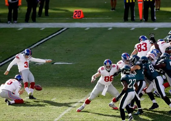 Josh Brown, clave en la victoria de Gigantes sobre Águilas