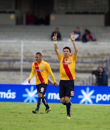 Mancilla celebra su anotación del triunfo para Monarcas | BERNARDO MALDONADO