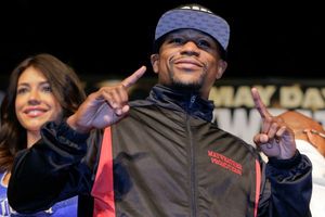 Mayweather se dió tiempo para complacer a sus seguidores