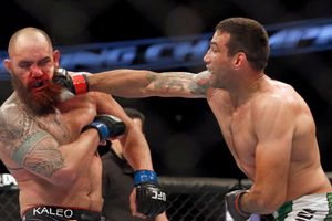 Werdum vence a Browne y enfrentará a Caín en México