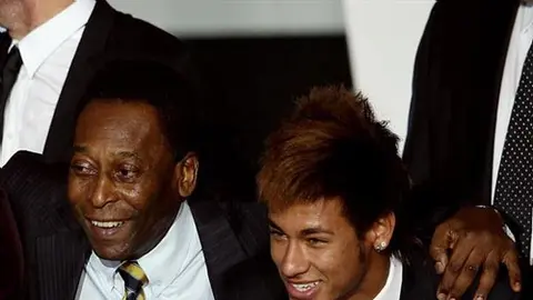 Pelé 'compraría' a Neymar para que se quede en el Santos