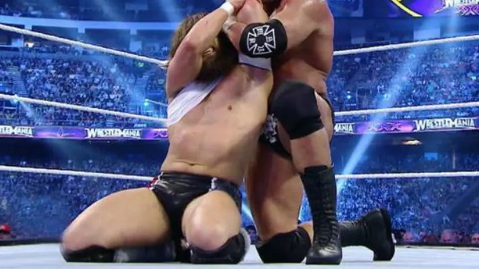 Bryan enfrentará a Orton y Batista tras vencer a HHH