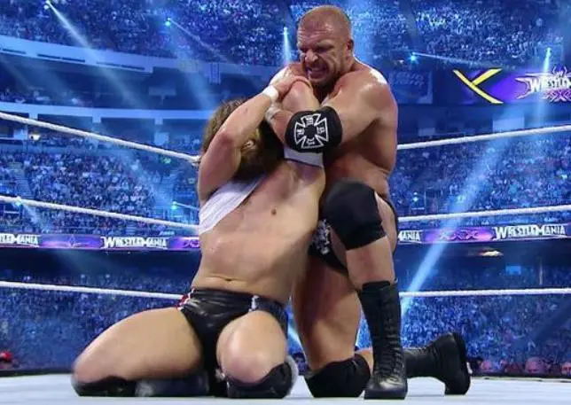 Bryan enfrentará a Orton y Batista tras vencer a HHH