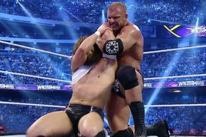 Bryan enfrentará a Orton y Batista tras vencer a HHH