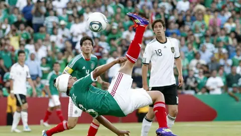 Los 5 mejores goles de tijera o chilena del Tricolor