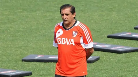 'Pelado' Díaz, molesto por no poder contar con Teo