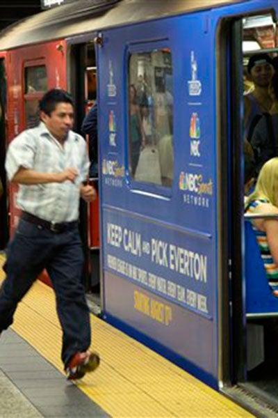 En el interior de los vagones la publicidad del futbol inglés invadió hasta los asientos | AP