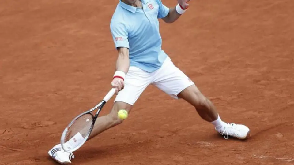 Djokovic avanza a segunda ronda en Roland Garros