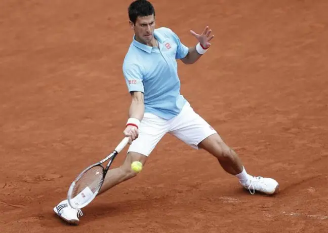 Djokovic avanza a segunda ronda en Roland Garros