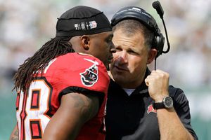 Dashon Goldson suspendido por golpe casco a casco