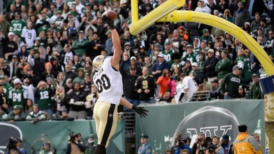 Prohiben las 'clavadas' en la NFL