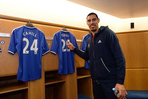 Gustavo Ayón visita el estadio de Chelsea