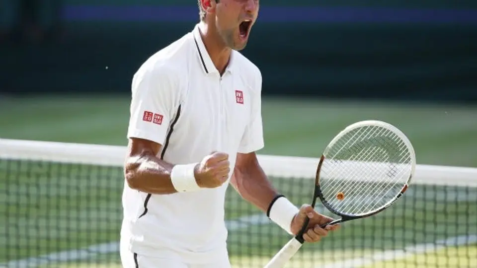 Djokovic sufre pero avanza a la Final de Wimbledon