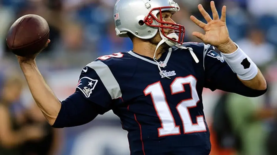 Brady comanda a los Patriotas en triunfo sobre Bucaneros